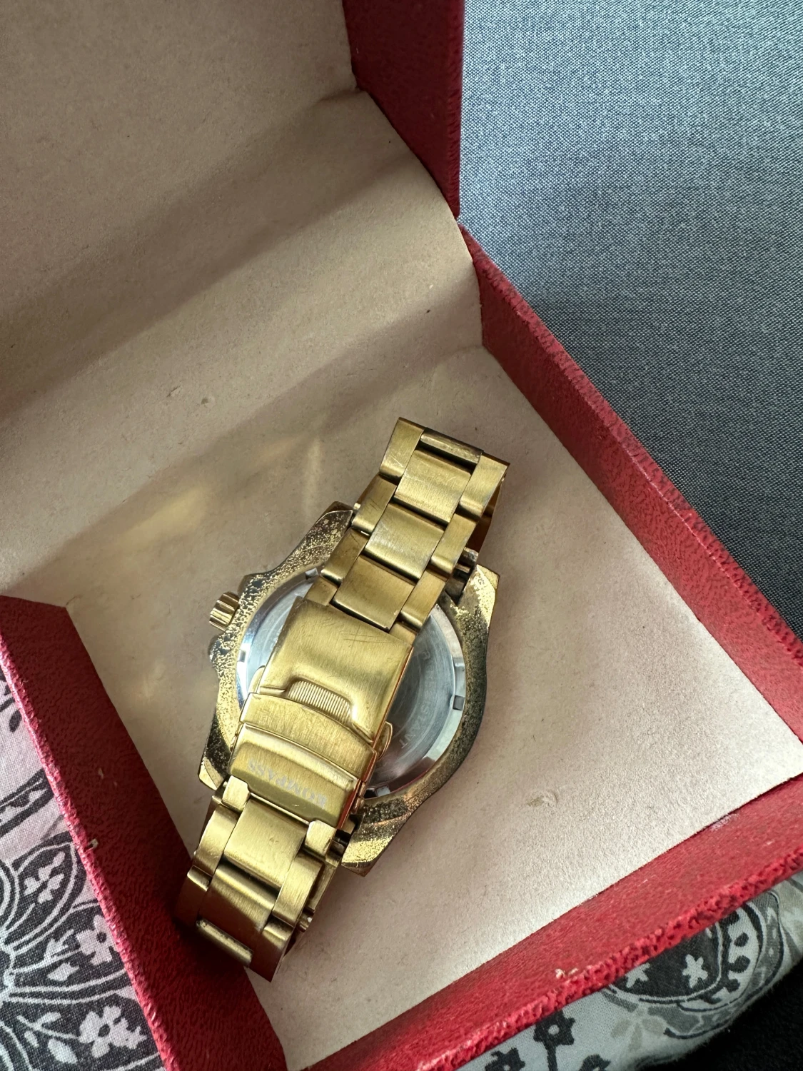 Guldfärgad Kompass klocka med svart urtavla - 2