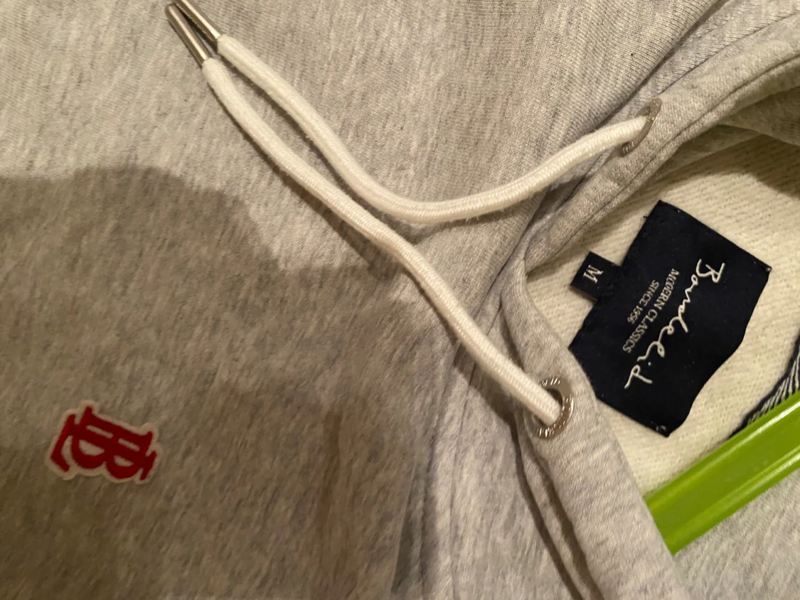 Grå hoodie från Bondelid med huva - 1