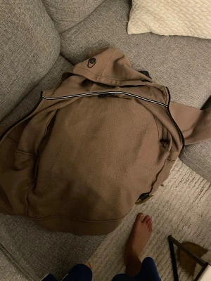 Brun sail racing kofta - Brun sail racing kofta. Varm och i bra skick. Barn storlek 150