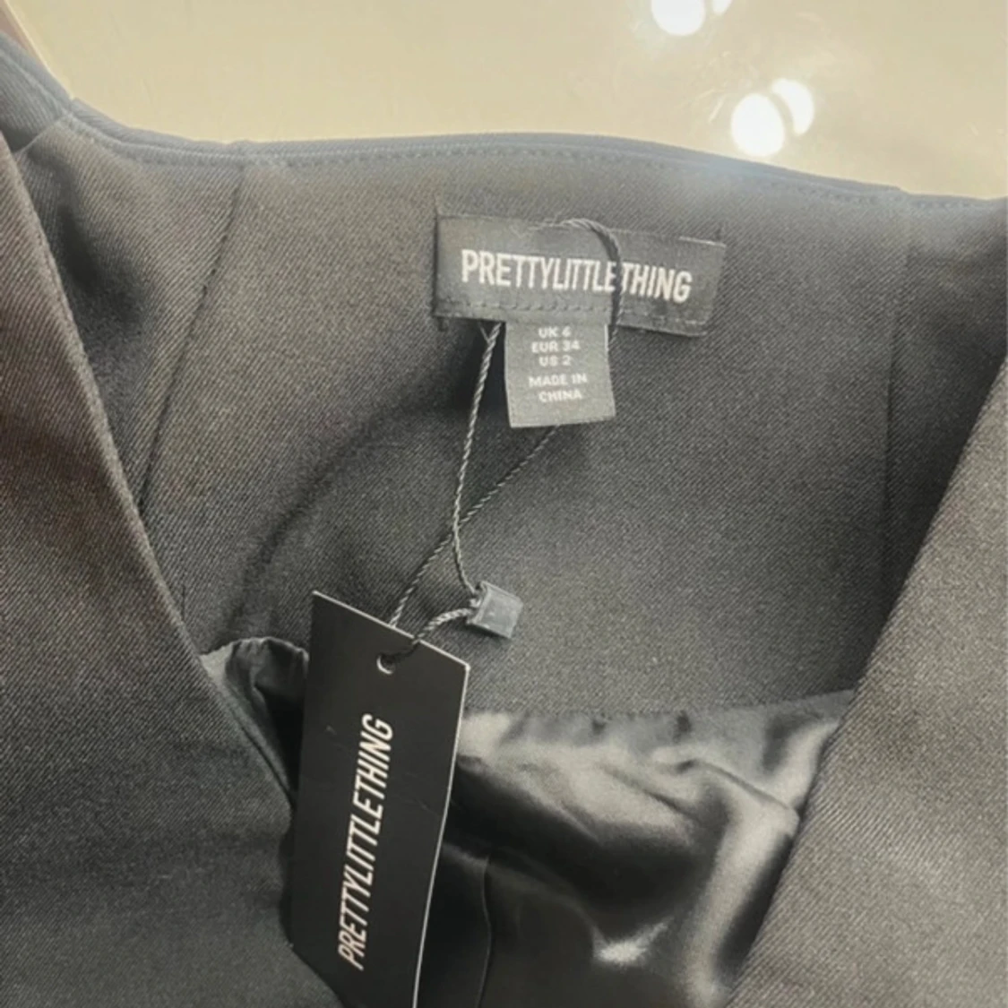 Svart kavaj från PrettyLittleThing - 2