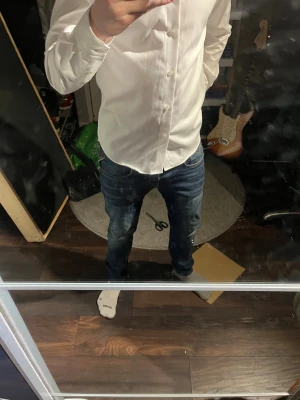 Replay jeans slim fit - Snygga Anbass jeans från replay. Sitter bra som fan på 29 samt är det stretch så riktigt sköna är dem. Passar bra till allt. Hör av med frågor!
