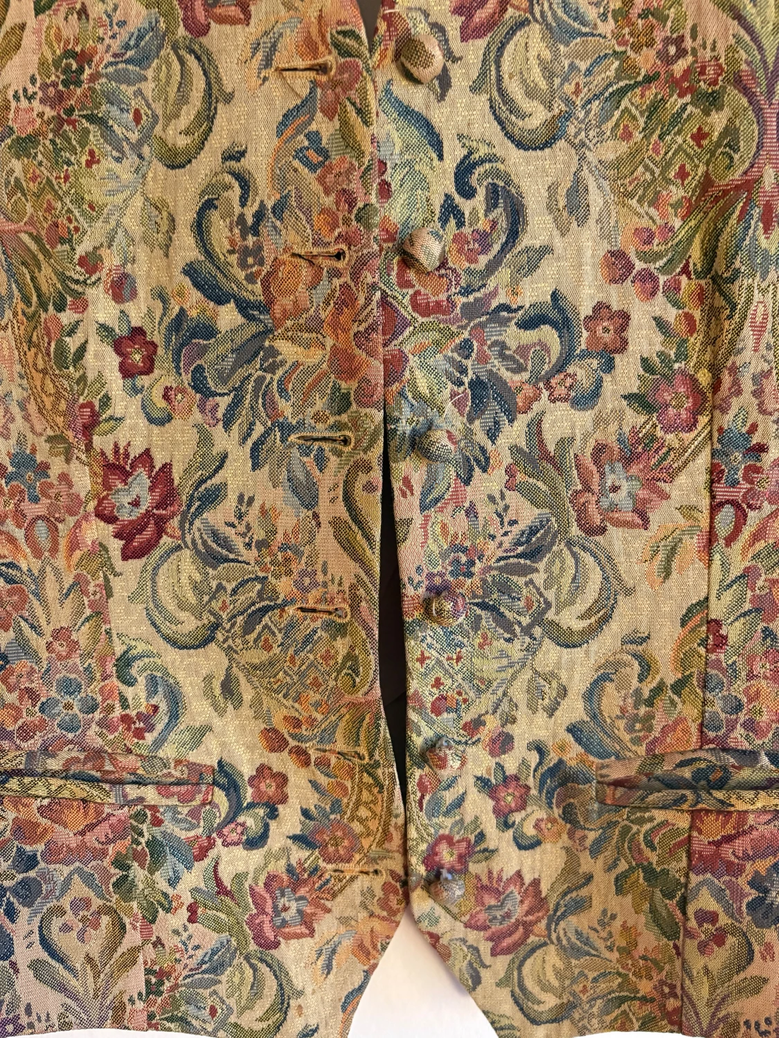 Blommig väst från Charles Gray - 3