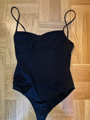 Body - Så snygg body men som tyvär är lite sönder, men fortfarande får att använda som vanligt!!!