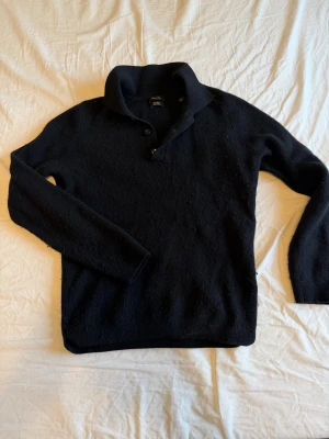 Massimo dutti ulltröja - Sjukt snygg kofta i ull från Massimo dutti. Använd 2 gånger. Storlek M, passar även S