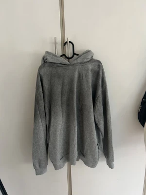 Acne hoodie - Schysst och stilren acne hoodie som aldrig använts. Storleken på den är S, men passar s/m. Priset kan diskuteras vid snabbaffär! Kontakta mig för fler bilder eller info!