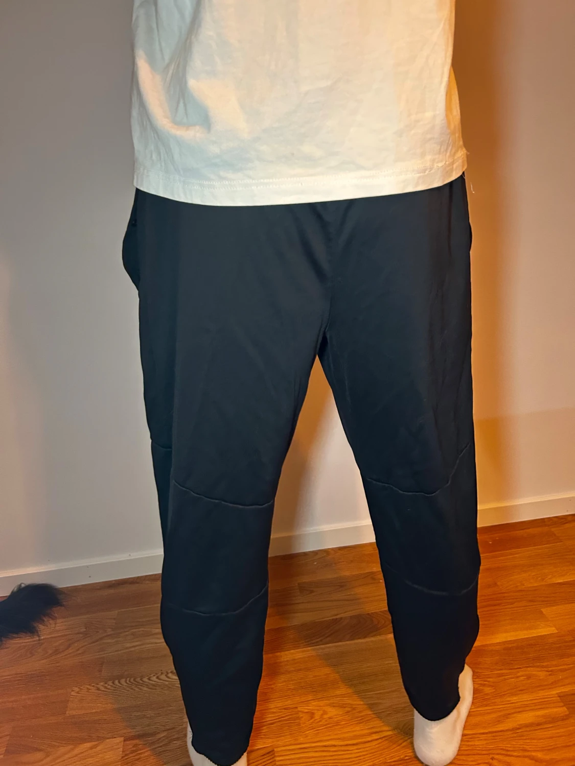 Svarta Nike mjukisbyxor tapered fit - 2