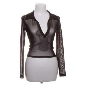 y2k topp med krage - topp från monki i storlek xs. använd ”köp nu”. 3/12-2025