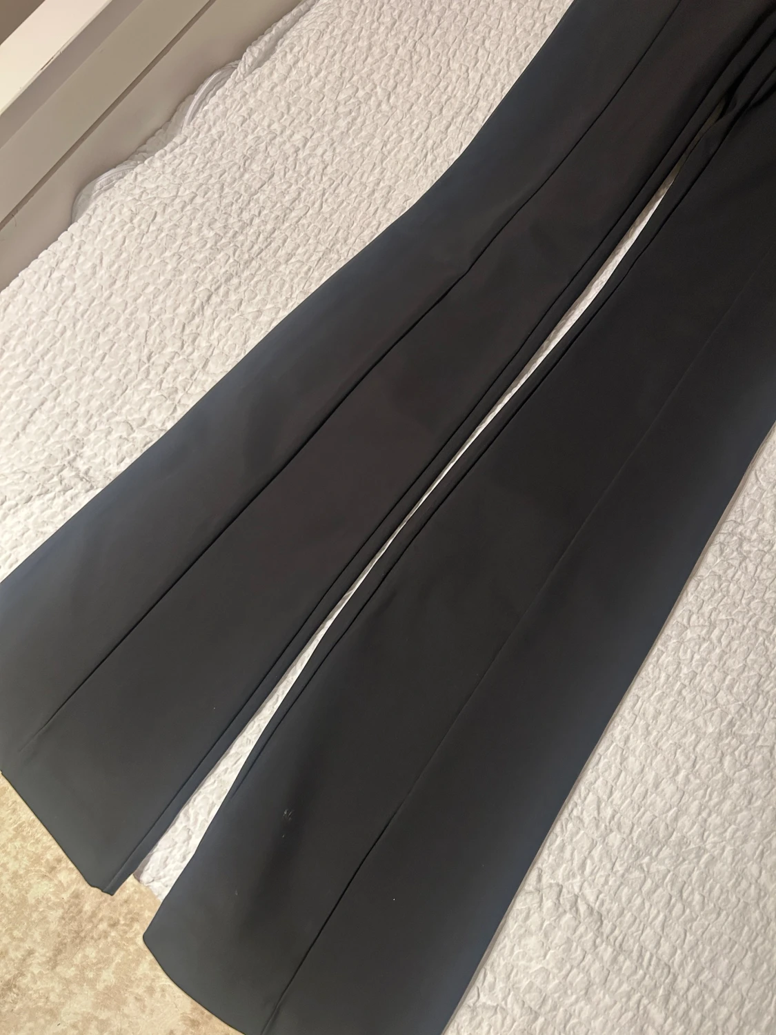 Svarta högmidjade kostymbyxor från Zara - 1