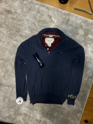 Ralph lauren halfzip - Hej, jag säljer en fet polo Ralph lauren halfzip med pima cotton‼️‼️ Skick 9/10✅✅ DMa📩 mig om du har funderingar eller prisförslag🤗