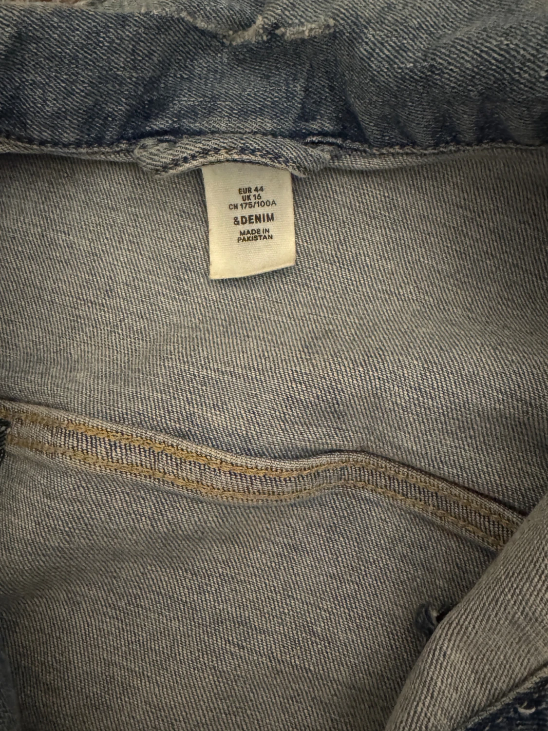 Ljusblå jeansjacka från &Denim - 3