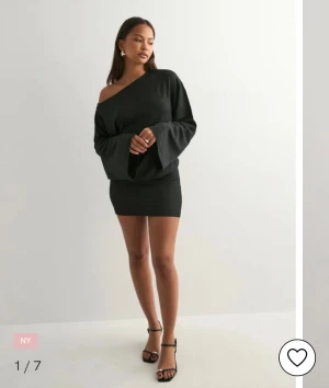 Nelly - Structure Dress - Superfin klänning från Nelly, endast använd vid två tillfällen 😍