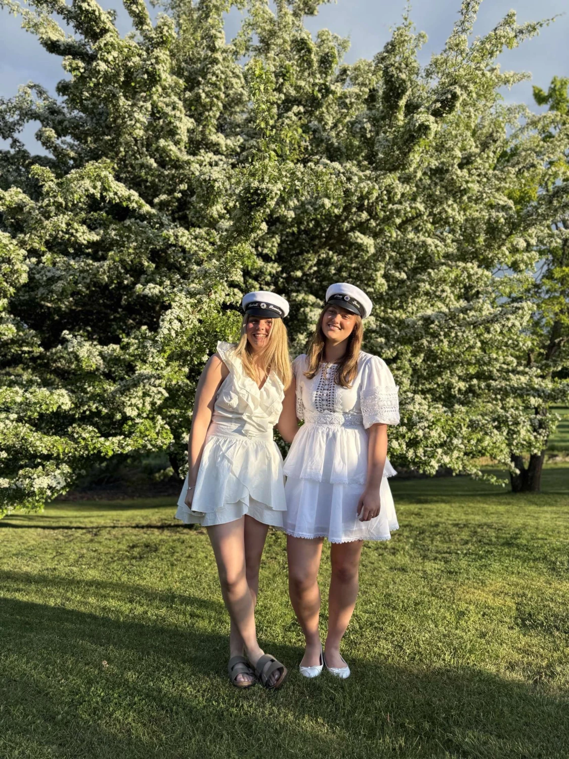 Vit omlottklänning med volanger - 1