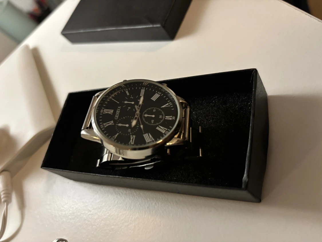 Stilren silverfärgad klocka Geneva - 2