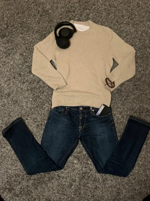 Skön kofta från Zara - Beige kofta från Zara som är bra till vinter