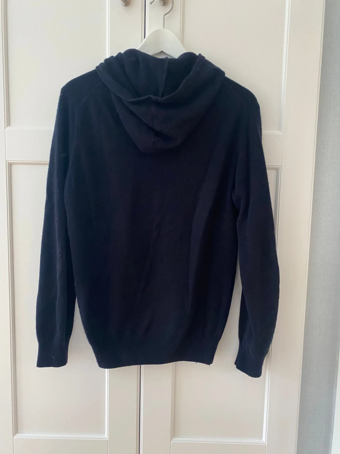 Mörkblå hoodie i kashmir från Oscar Jacobson herr  stl S - 1