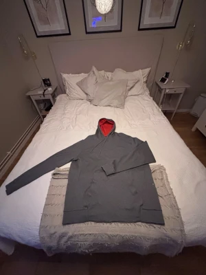 Boss hoodie  - Snygg o funktionell hoodie från boss perfekt för vardag eller till golfen 