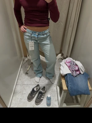 Jeans  - Snygga jeans från ginatricot. 