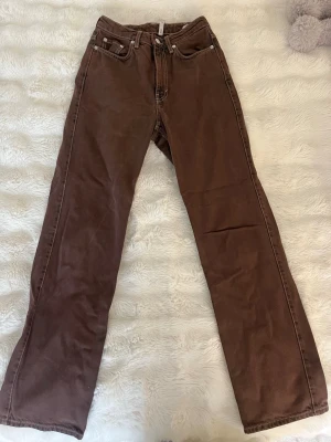 Weekday Jeans - Säljer dessa bruna Weekday jeans. Nypris 500kr💗