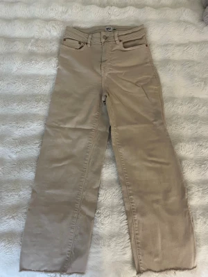 Beigea jeans - Säljer dessa beigea jeans💗
