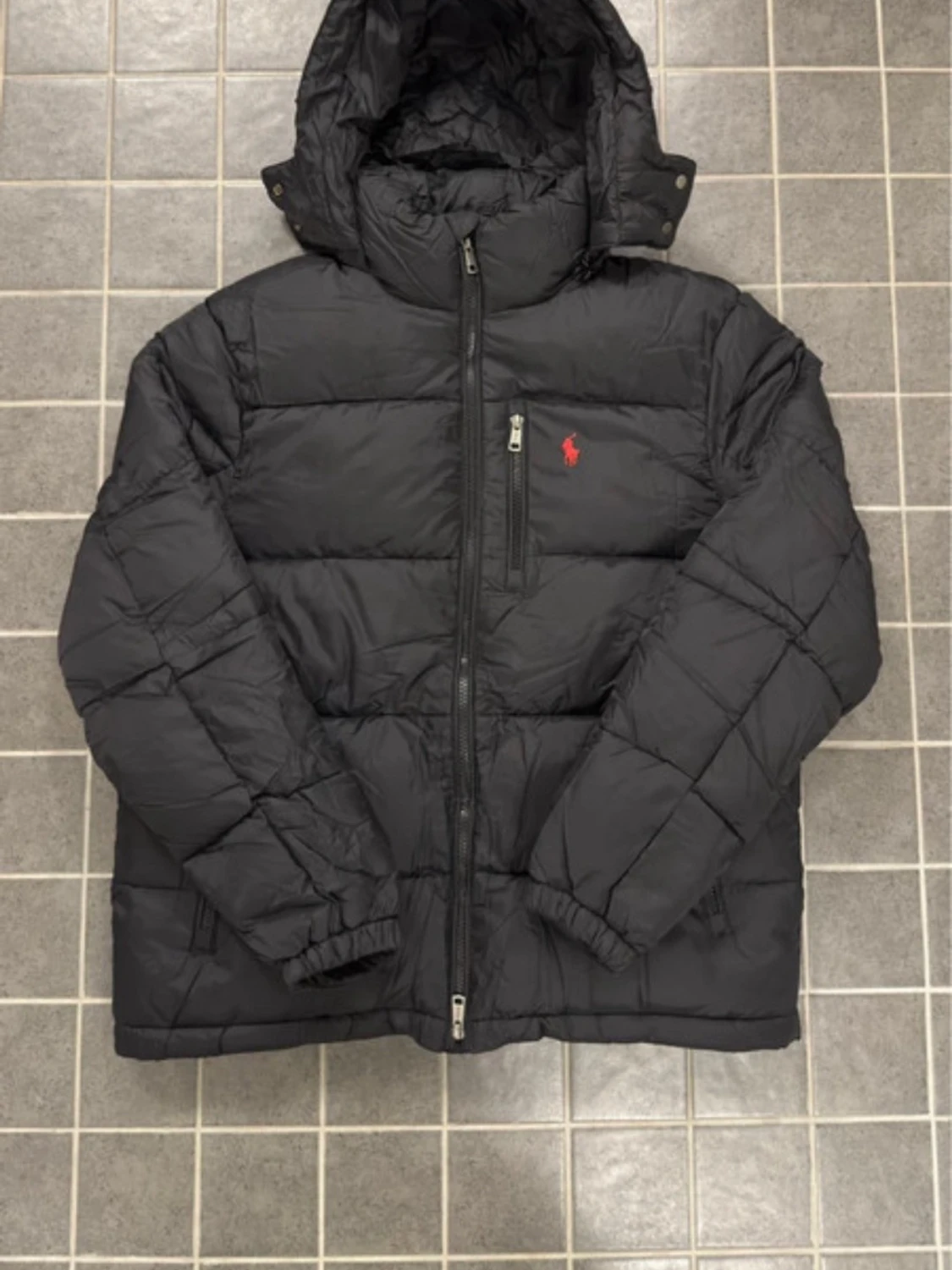 Svart pufferjacka 