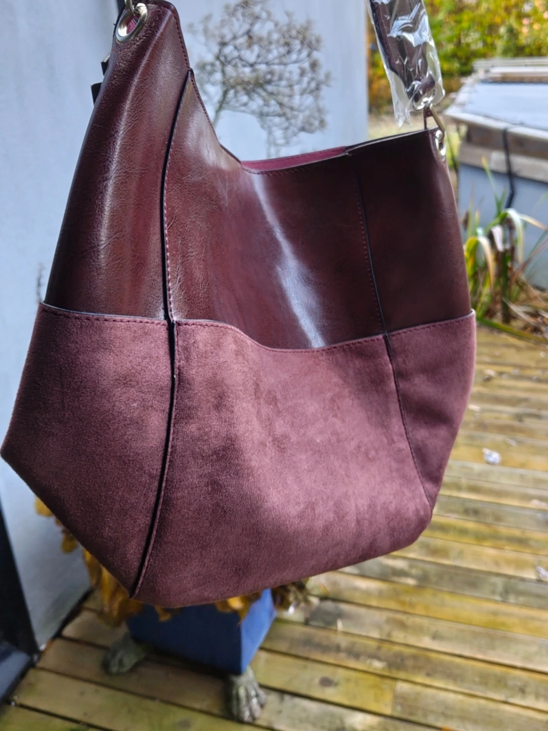 Helt ny Åhléns axelväska i vinrött! - 2