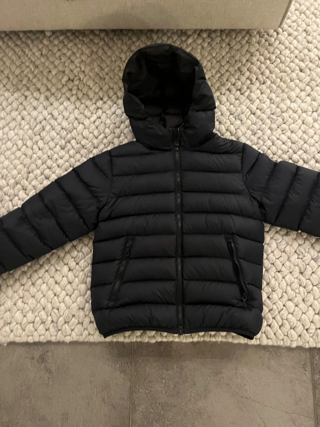 Svart Colmar dunjacka med huva