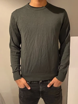 Mörkgrön Merinoull tröja  - Mörkgrön merinoull tröja från Uniqlo. Storlek Small | Använd men väl omhändertagen. Mycket Bra skick! 