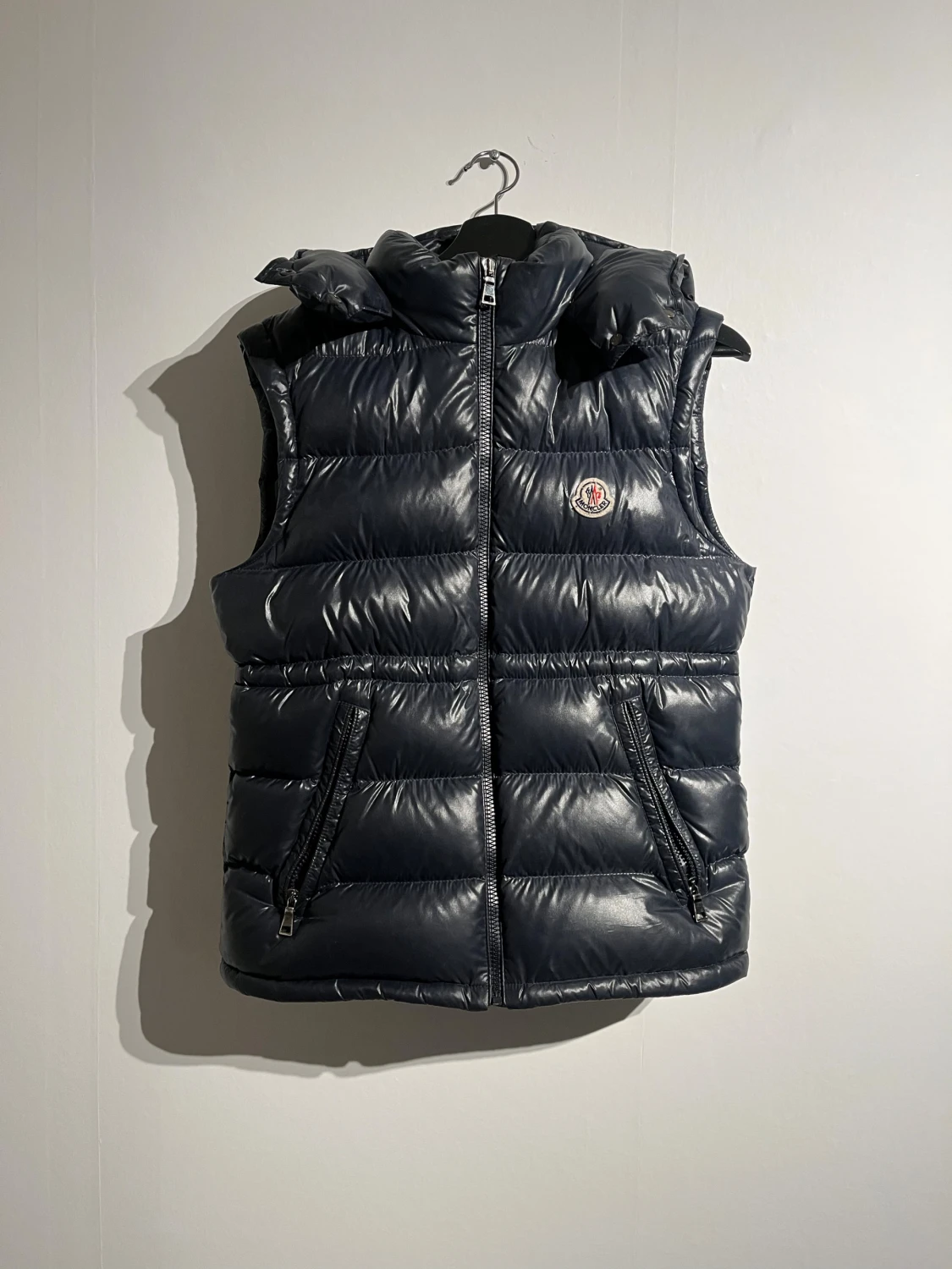 Mörkblå dunväst från Moncler