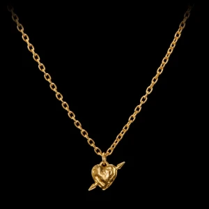 Maria Nilsdotter halsband i guld med hjärthänge - Säljer detta halsband från maria nilsdotter då jag har bytt till silver, kan även tänka mig byta mot ett annat silver smycke från Maria Nilsdotter🥰