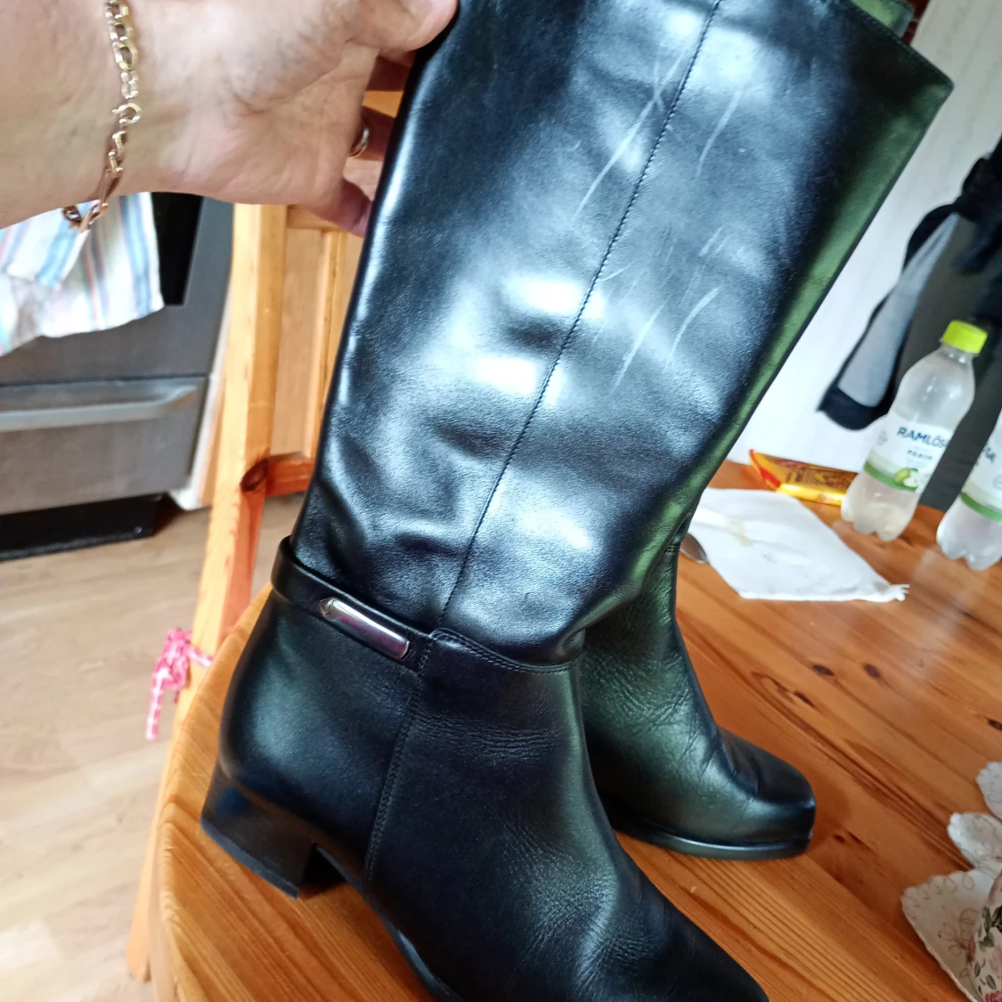 Svarta skinnstövlar från Aaltonen