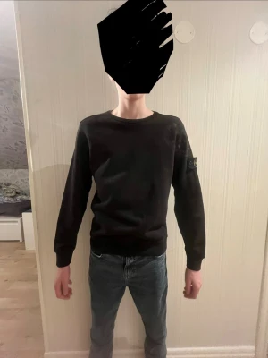 Stone island - Riktig fin Stone Island hoddie. ÄKTA! Modellen på bilden 172 och väger 50kg