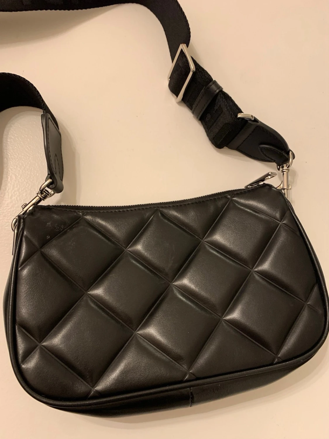 Svart quiltad axelväska från Furla - 1