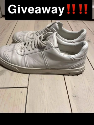 Giveaway‼️‼️ - Flycrews GW | Vinnaren på förra giveawayen var SveaLook, så eftersom den blev så lyckad kör vi en till! För att vara med i giveawayen måste man endast följa ateljén på plick och gilla denna annons. Följer du dessa steg är du automatiskt med i tävlingen!(stegen kommer kontrolleras innan utlottning) Avslutas den 1 Mars, lycka till‼️‼️