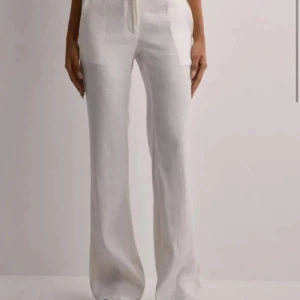 Low waist linen flare pants - Linnebyxor från Nelly, helt nya, köpta här på plock men passade tyvärr inte, perfekta nu till våren och sommaren!🫶🏻