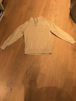 Stickad tröja - Stilig tröja för dig som vill göra vardagen lite finare men till ett bra pris