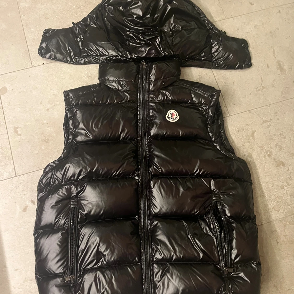 Svart Moncler väst med huva - 1