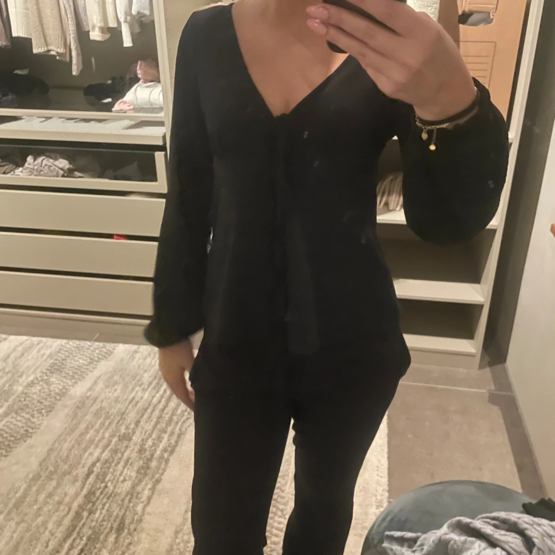 Svart blus med knyt från Bik Bok - 1