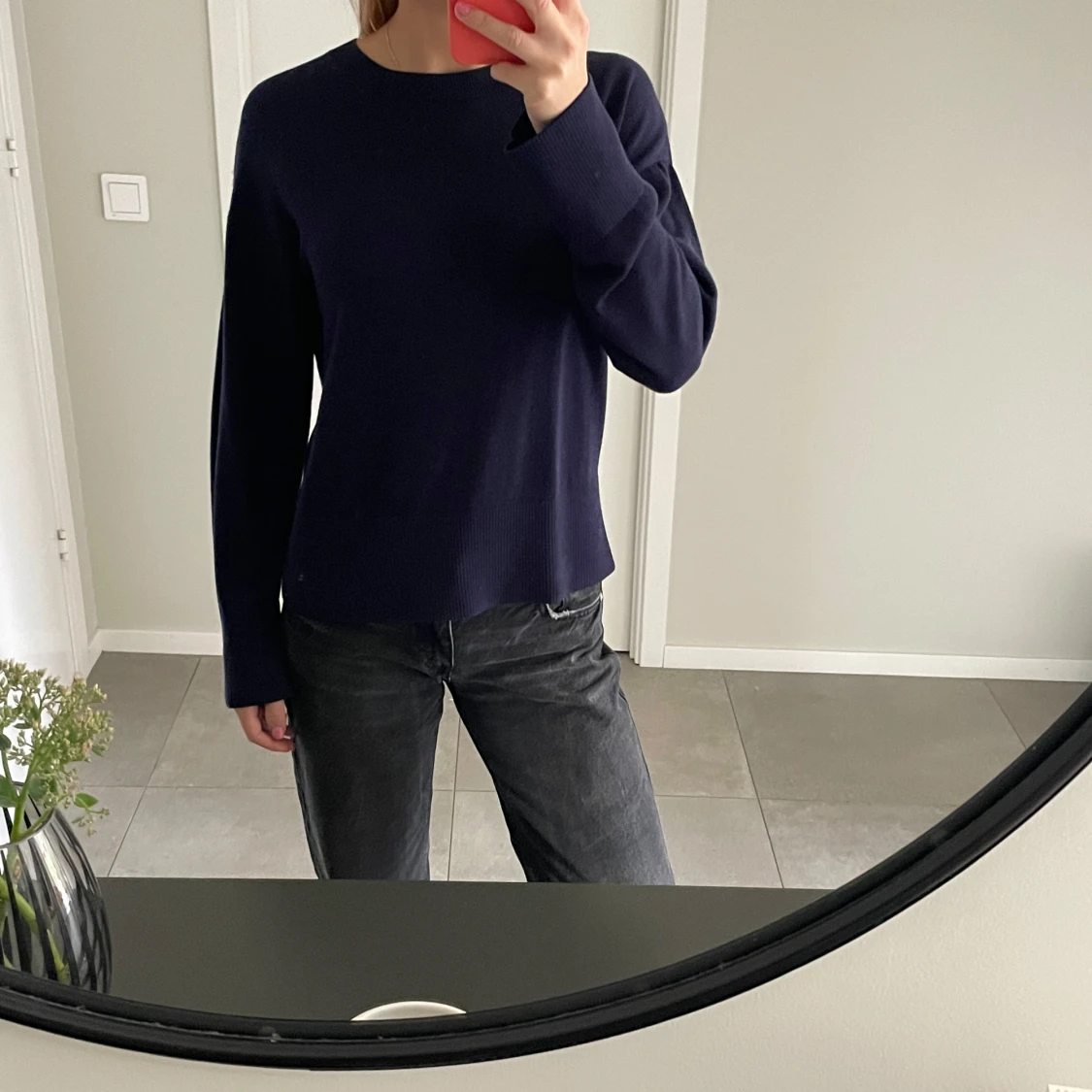Mörkblå stickad tröja & otherstories  - 1