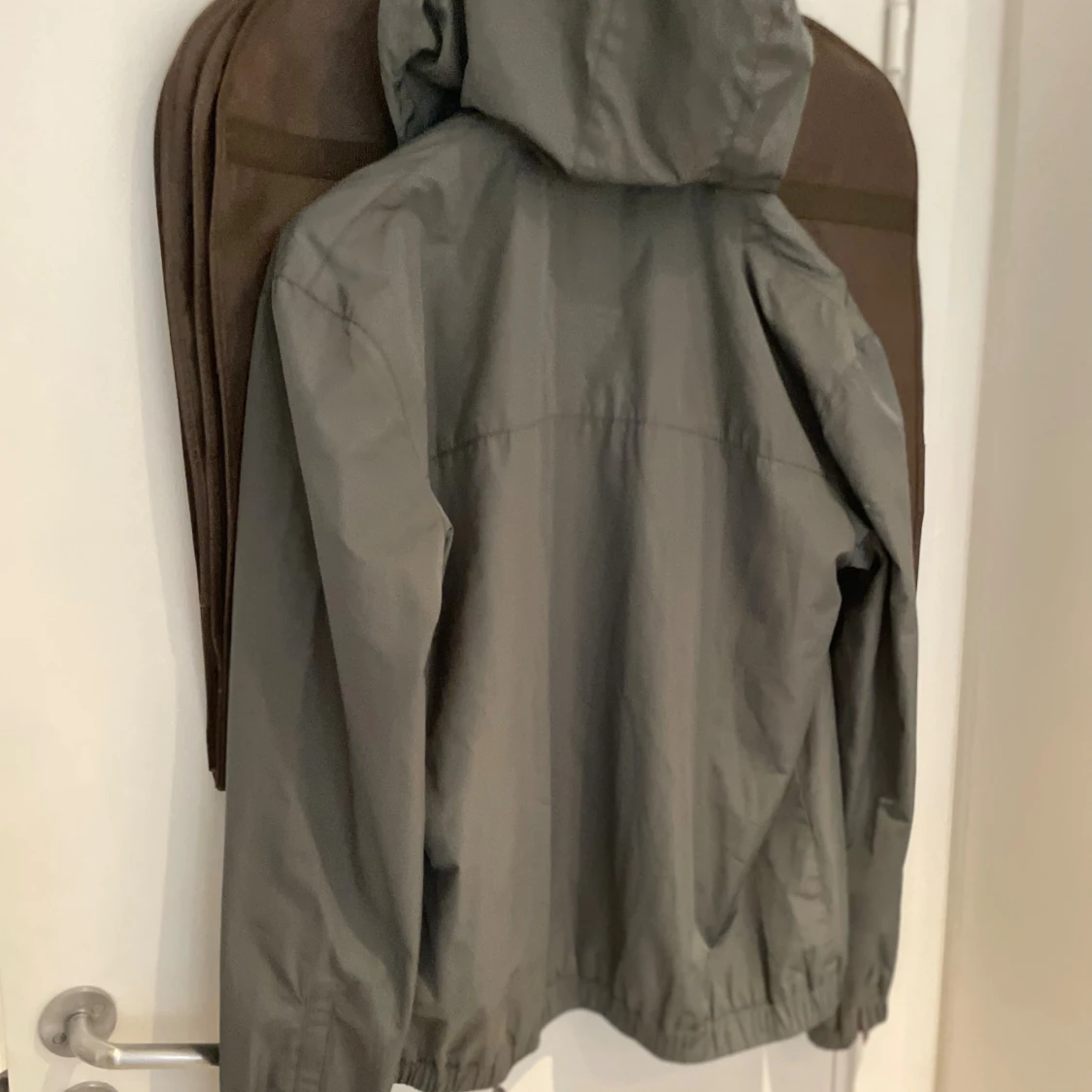 Grå vindjacka med huva från Zadig & Voltaire - 2