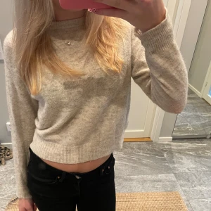 Stickad tröja - Supermjuk stickad tröja från Carin Wester i alpackablandad ull.🩷🩷(skicka gärna prisförslag så kommer vi överens om nått)😇😇