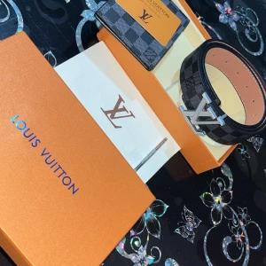 Bälte  - 125 cm. Pris går att diskuteras