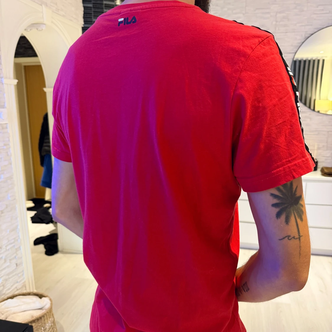 Röd t-shirt från FILA med logga - 1