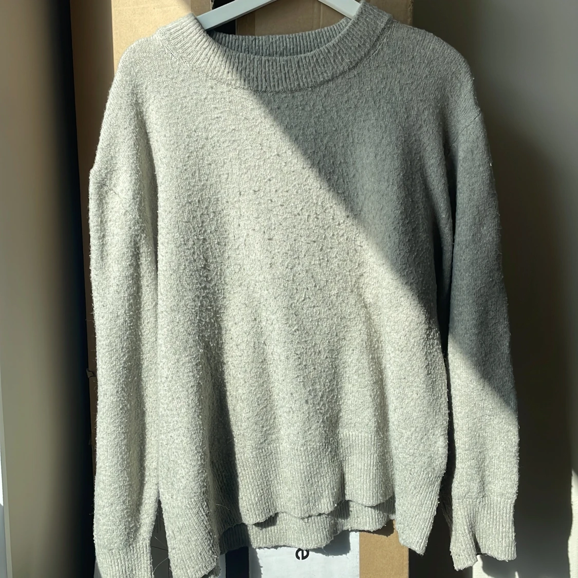 Ljusgrå stickad tröja från H&M