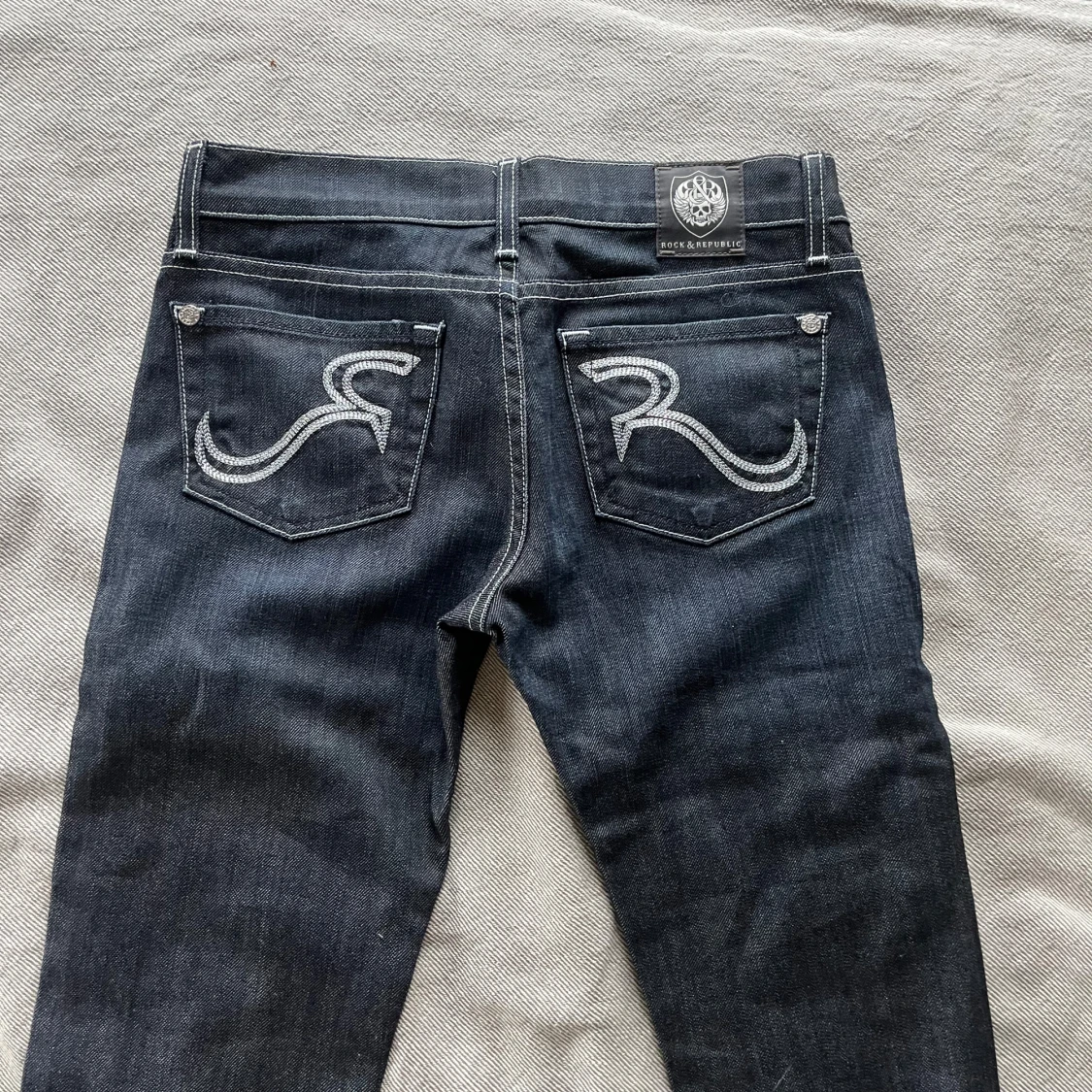 Rock & Republic mörka jeans med brodyr - 2