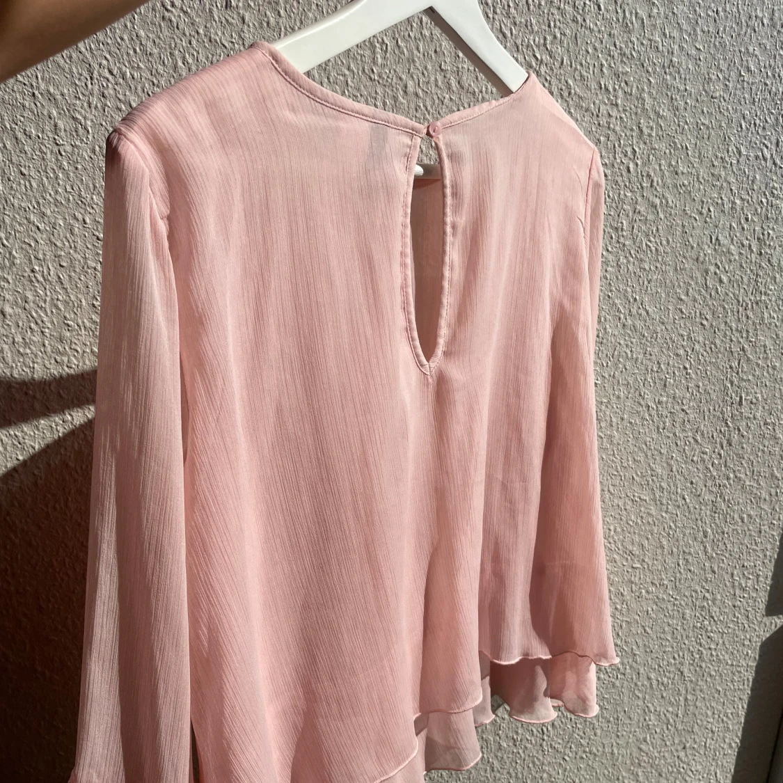 Ljusrosa blus med volangärm H&M Divided - 2