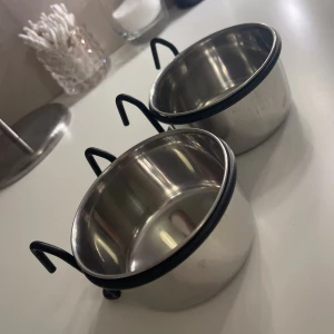 Mat/ vattenskål åt djur - Mat/ vattenskål åt djur