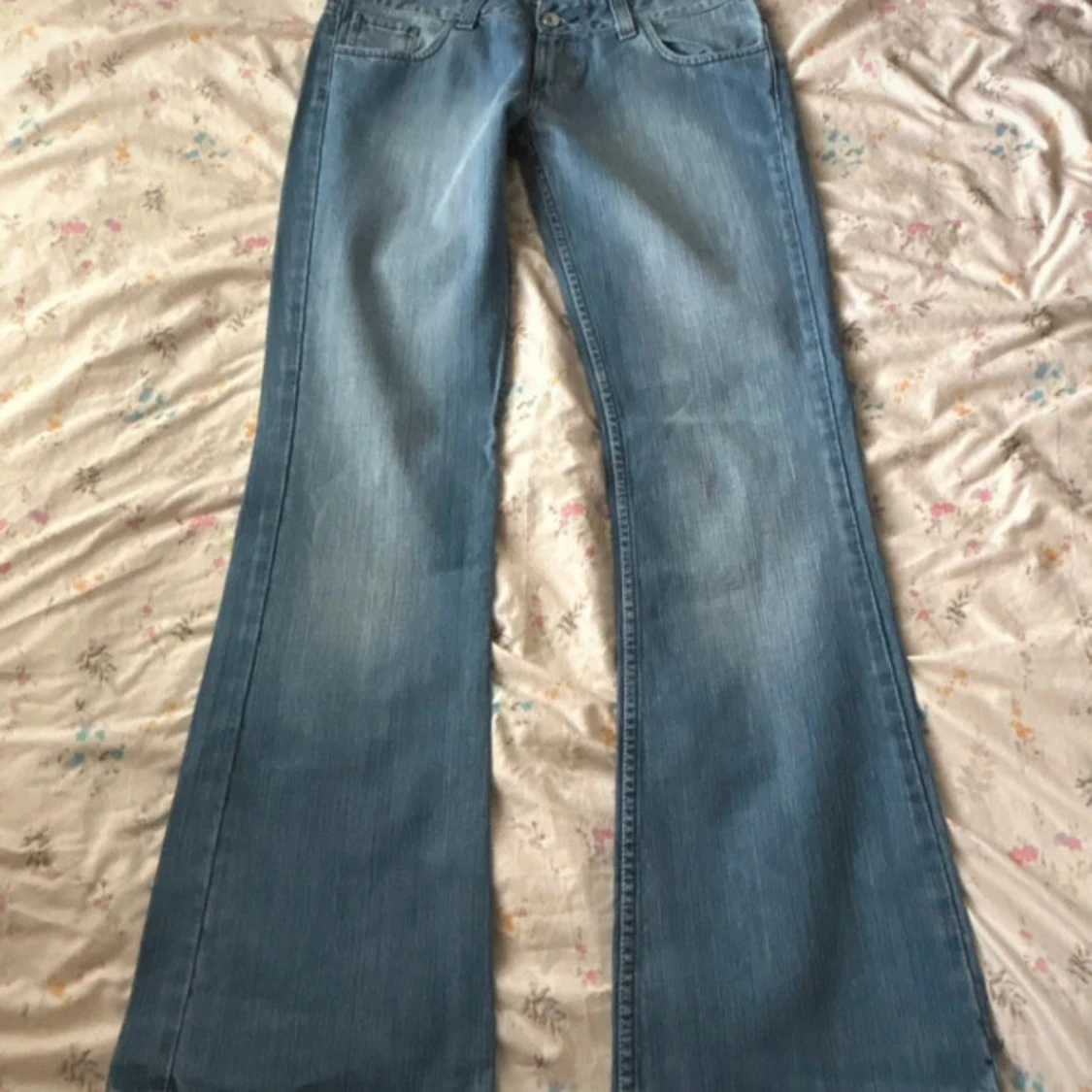 Lågmidjade bootcut jeans   - 1