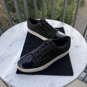 Lanvins - Mörkgrå - Säljer ett par Lanvins🙌🏻| Storlek 44 | Skick 10/10🔥- använda nån månad | Finns tyvärr ingen box men dashbag medföljer | Skriv vid minsta fundering 💭|