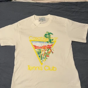 Casablanca t shirt  - Säljer just nu denna feta Casablanca t shirten! Hör bara av er om ni har några frågor!