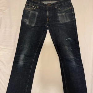 mörkblå nudie jeans straight fit - Nudie jeans, tvär feta skriv vid funderingar eller om ni vill ha fler bilder
